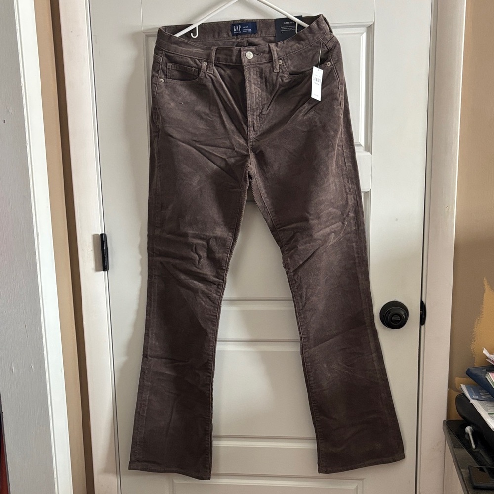 GAP Men's Bootcut Jeans in Rich Brown